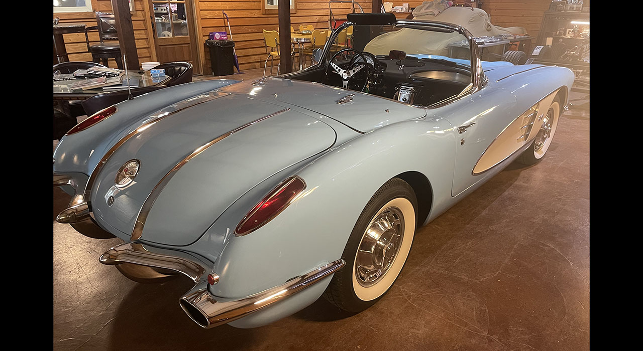 2nd Image of a 1958 CHEVROLET CORVETTE