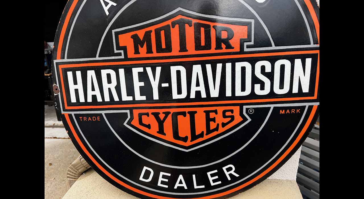 2nd Image of a N/A HARLEY DAVIDSON DEALER