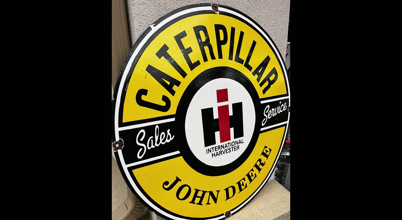 2nd Image of a N/A INTERN. HARVESTER CATERPILLA JOHN DEERE