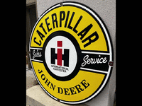 Image 2 of 3 of a N/A INTERN. HARVESTER CATERPILLA JOHN DEERE