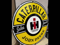 Image 3 of 3 of a N/A INTERN. HARVESTER CATERPILLA JOHN DEERE