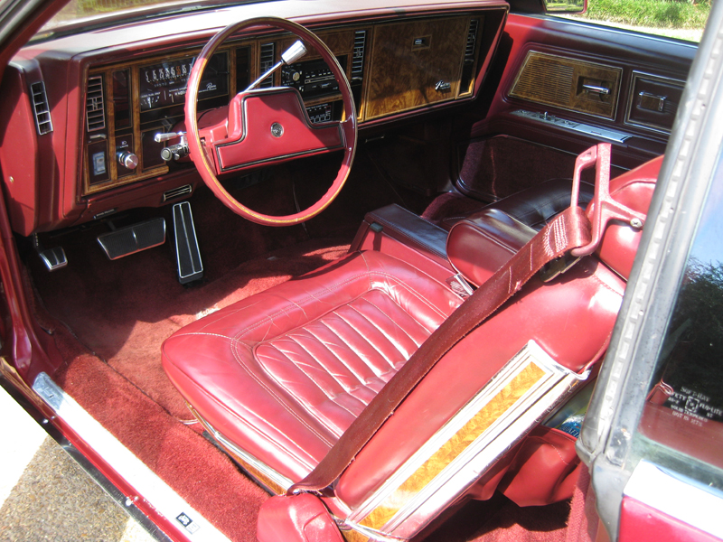 2nd Image of a 1984 BUICK RIVIERA