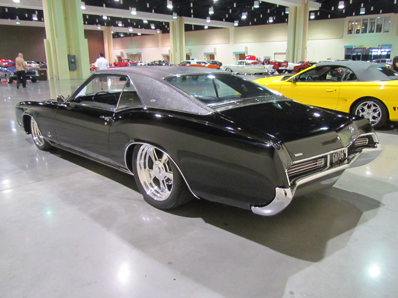 2nd Image of a 1967 BUICK RIVIERA