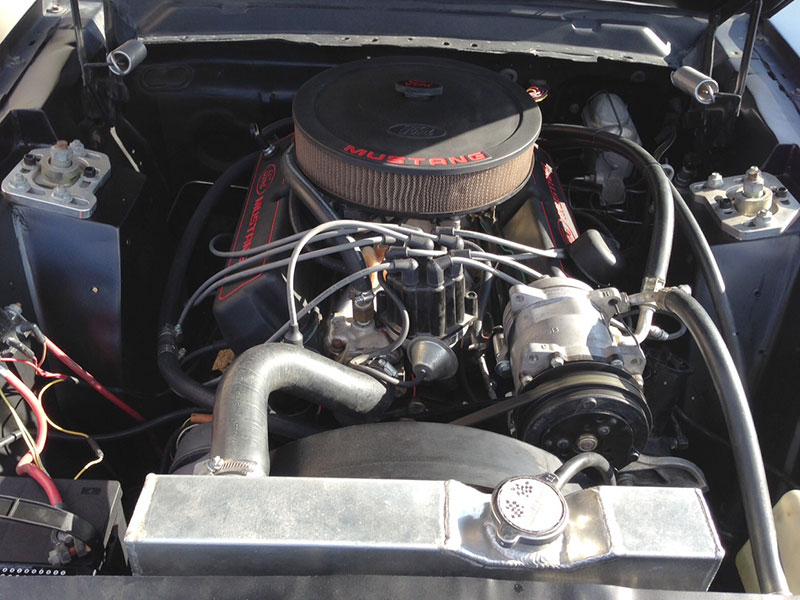 2nd Image of a 1965 FORD MUSTANG