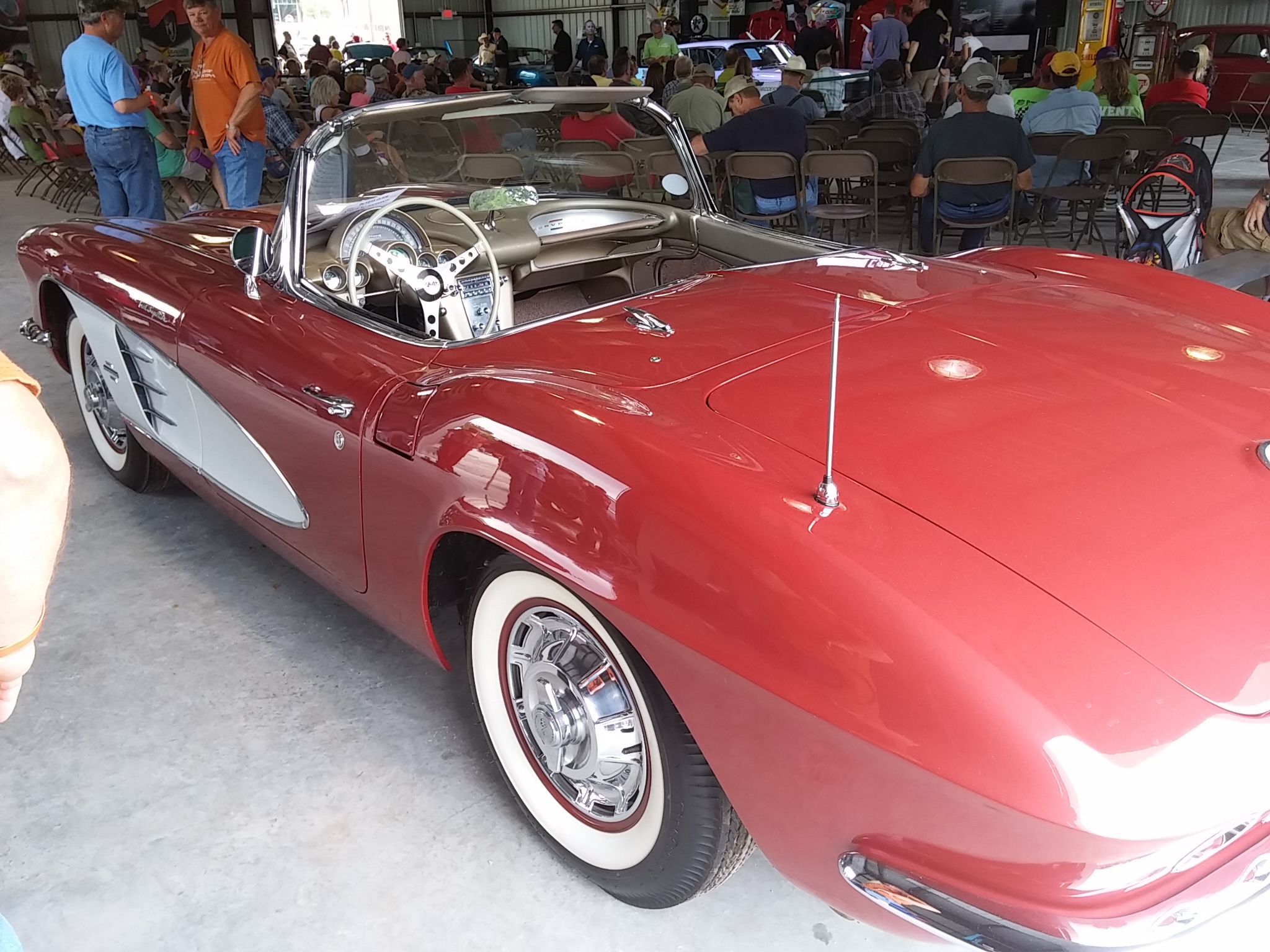 1st Image of a 1961 CHEVROLET CORVETTE