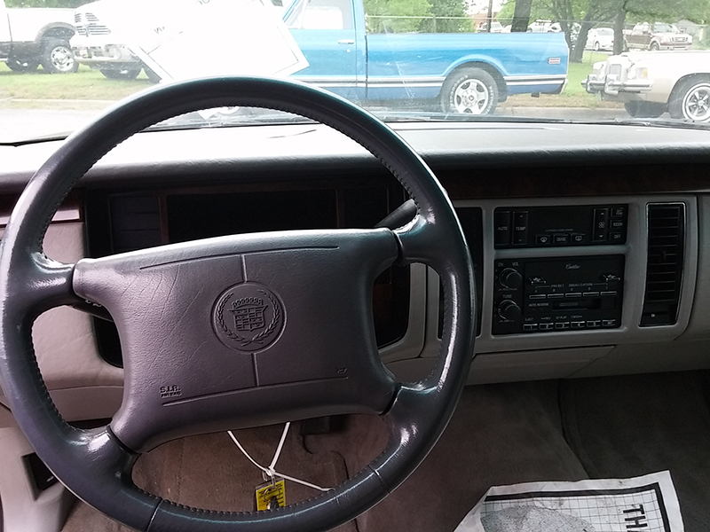 2nd Image of a 1994 CADILLAC FLEETWOOD