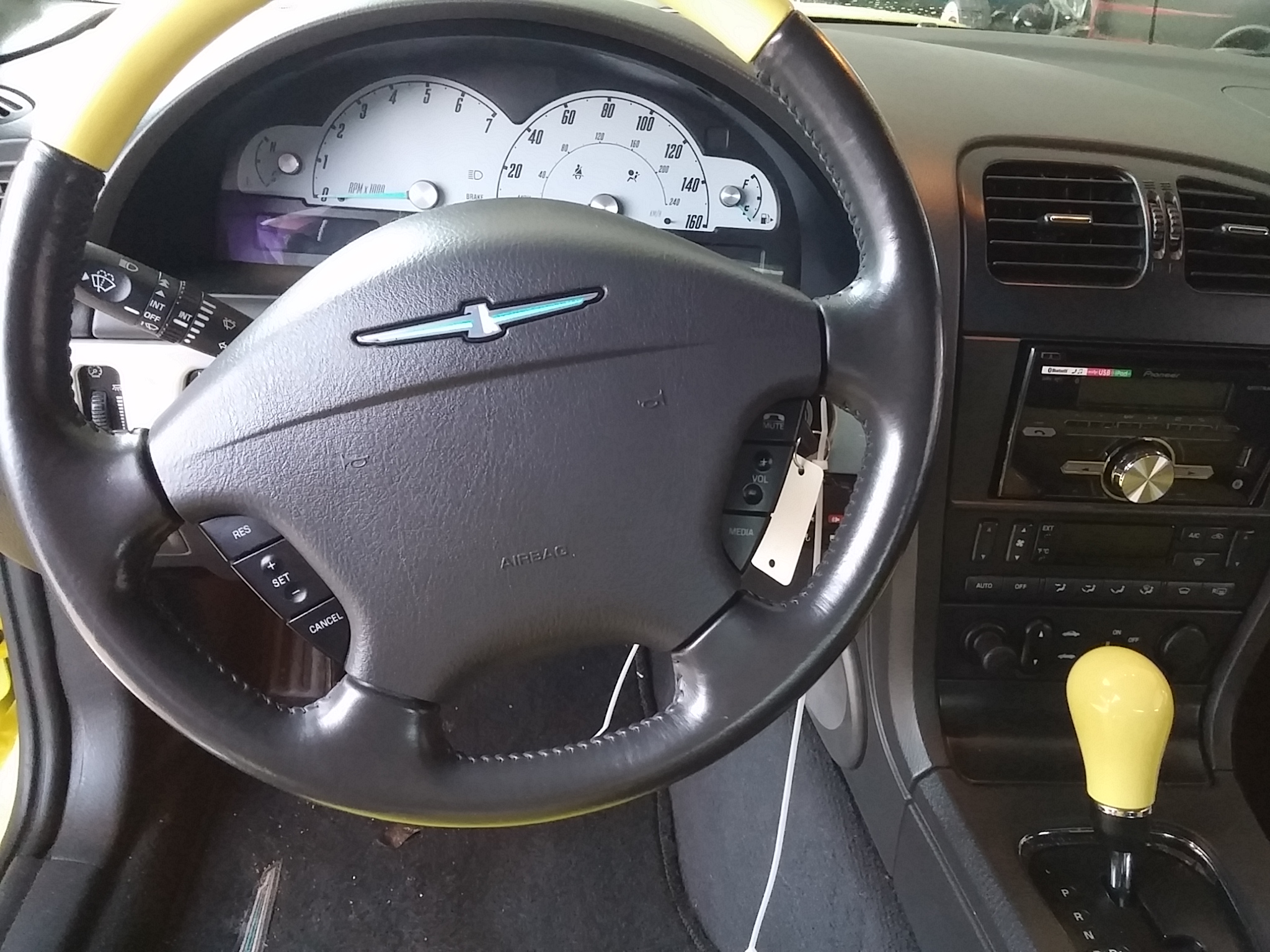 3rd Image of a 2002 FORD THUNDERBIRD