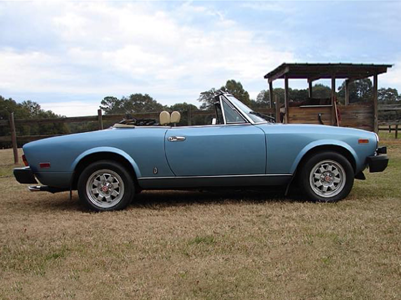 2nd Image of a 1982 FIAT 124 SPIDER