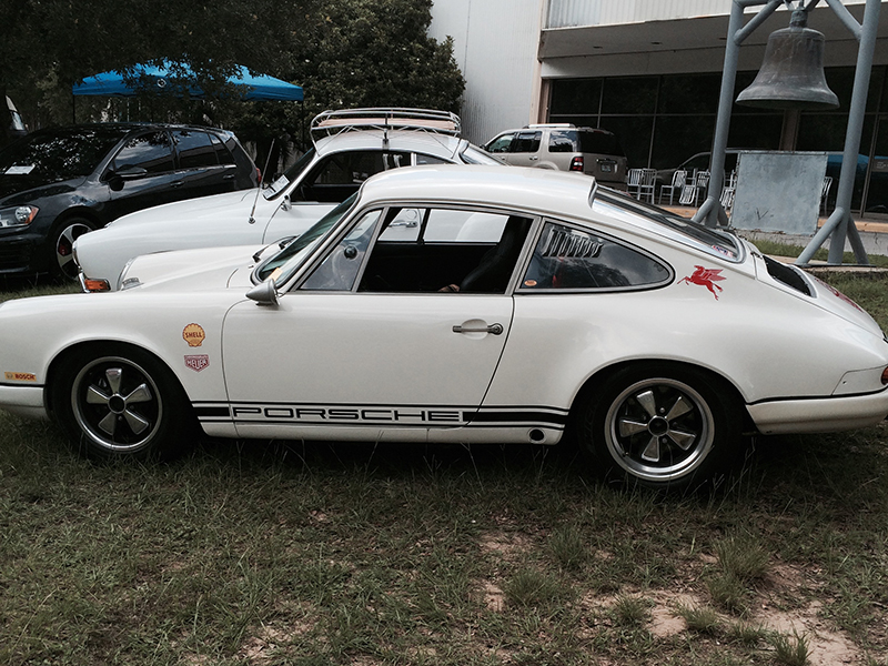 2nd Image of a 1967 PORSCHE 911