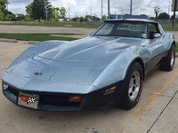 Image 2 of 9 of a 1982 CHEVROLET CORVETTE