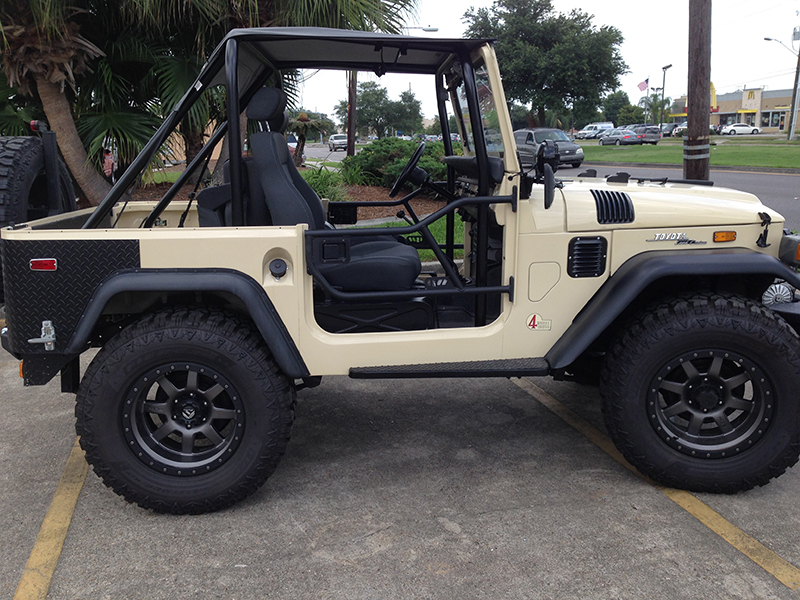 2nd Image of a 1971 TOYOTA FJ 40