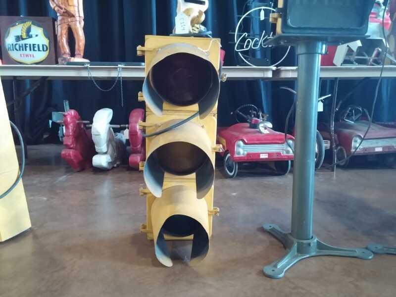 0th Image of a N/A TRAFFIC LIGHT RED YELLOW BLUE