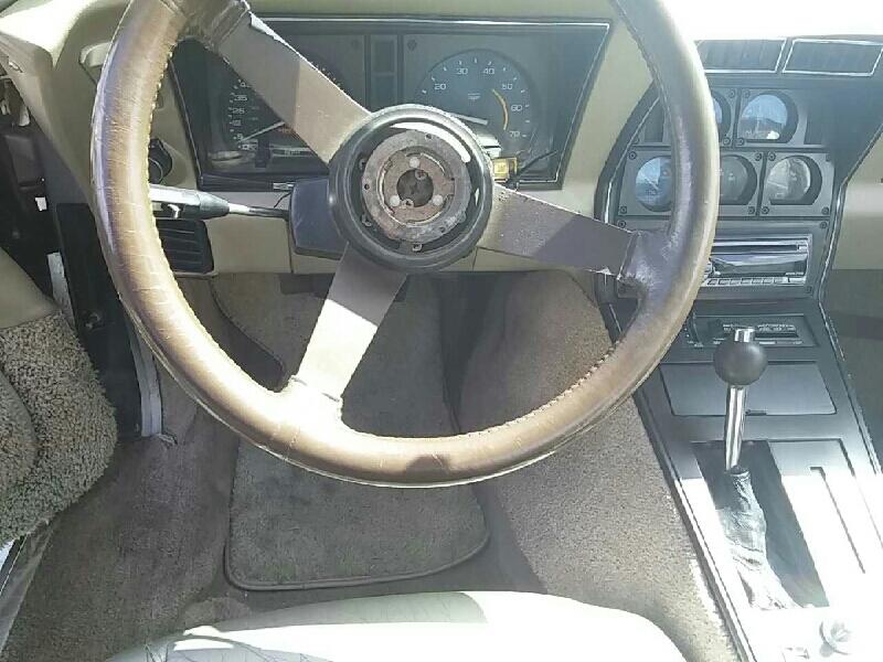 3rd Image of a 1982 CHEVROLET CORVETTE