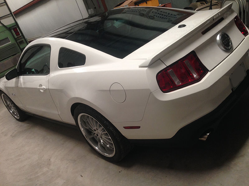 3rd Image of a 2011 FORD MUSTANG GT