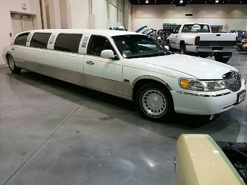 0th Image of a 2000 LINCOLN TOWNCAR