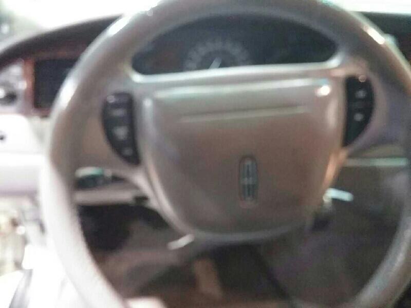 8th Image of a 2000 LINCOLN TOWNCAR