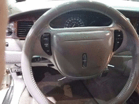 Image 10 of 12 of a 2000 LINCOLN TOWNCAR
