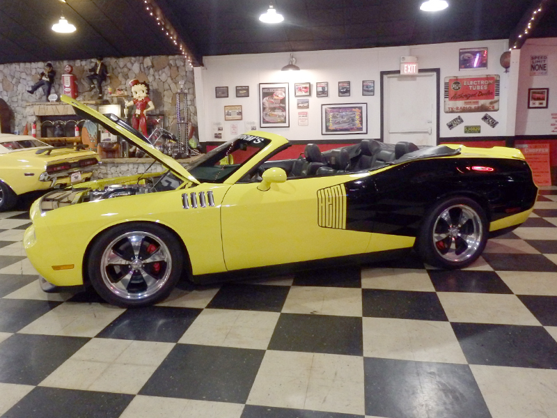 5th Image of a 2009 DODGE CHALLENGER SRT-8 CONVERTIBLE