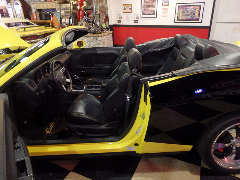 7th Image of a 2009 DODGE CHALLENGER SRT-8 CONVERTIBLE