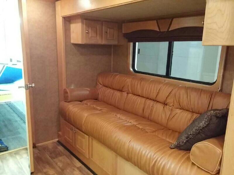 2nd Image of a 2005 UNITED GN