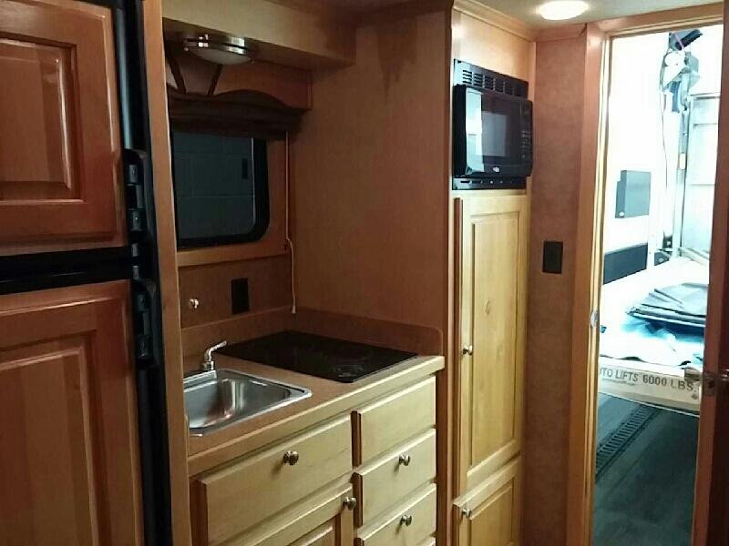 4th Image of a 2005 UNITED GN