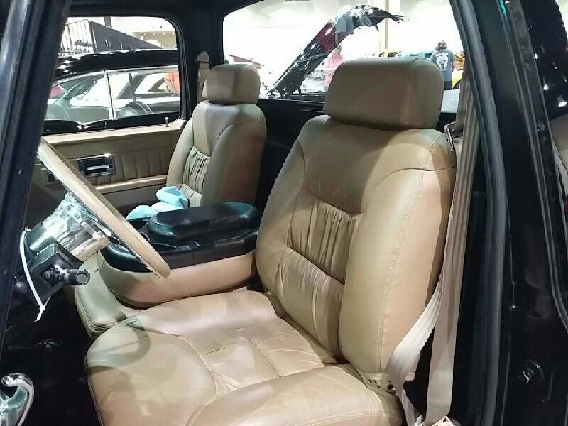 3rd Image of a 1985 CHEVROLET C10