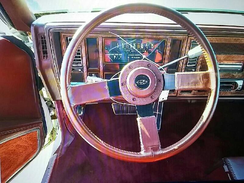 4th Image of a 1982 BUICK RIVIERA