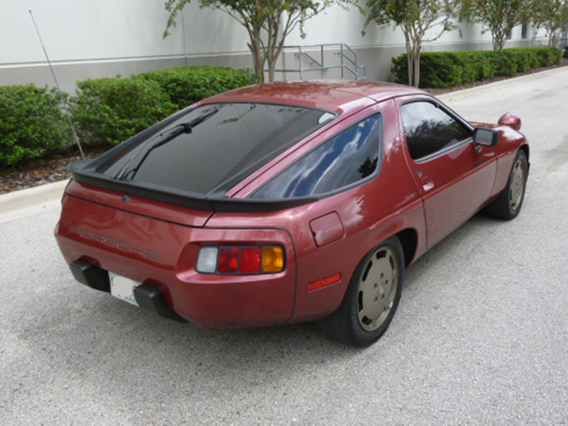 1st Image of a 1982 PORSCHE 928