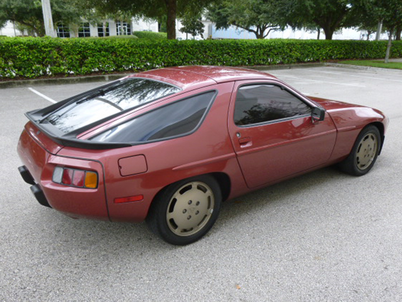 3rd Image of a 1982 PORSCHE 928