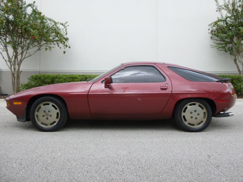 4th Image of a 1982 PORSCHE 928