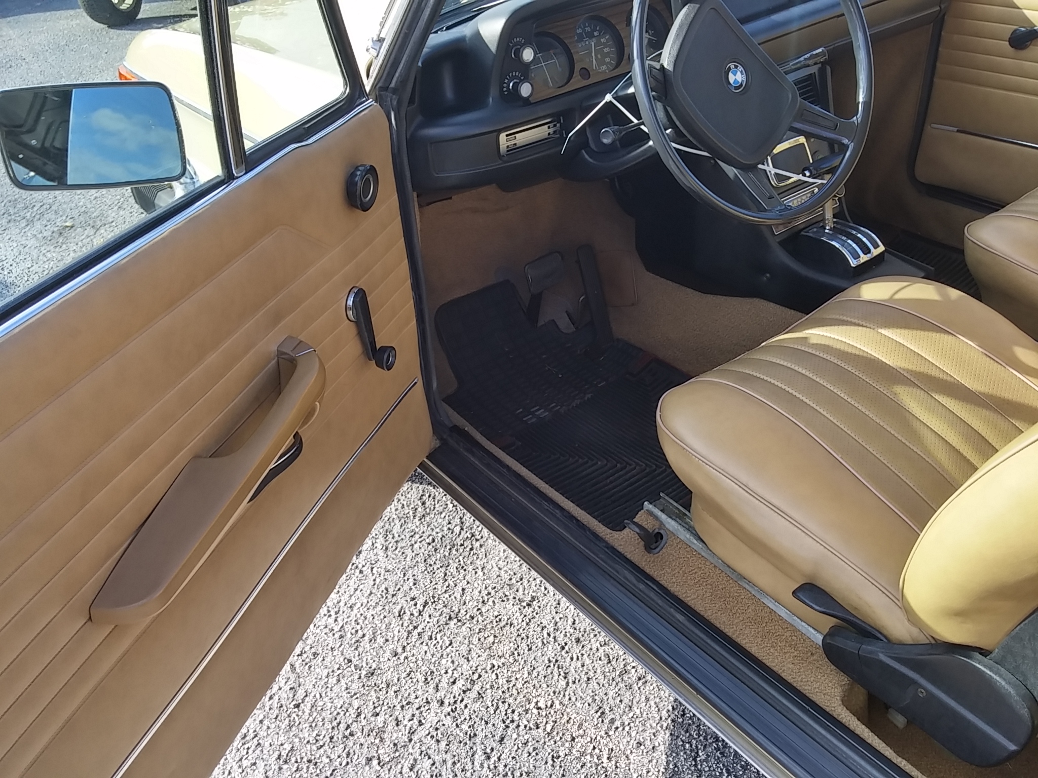 2nd Image of a 1975 BMW 2002