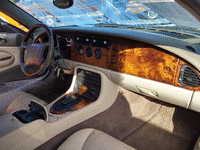 Image 7 of 8 of a 1997 JAGUAR XK8