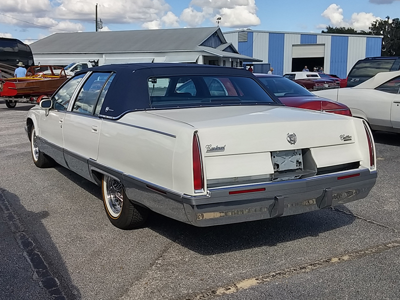 2nd Image of a 1993 CADILLAC FLEETWOOD
