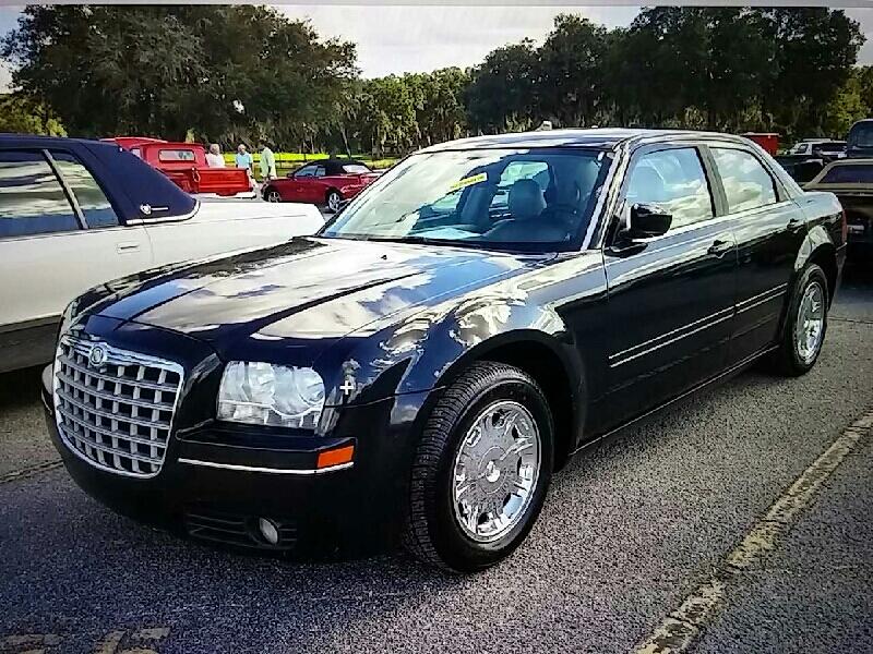 1st Image of a 2005 CHRYSLER 300 TOURING