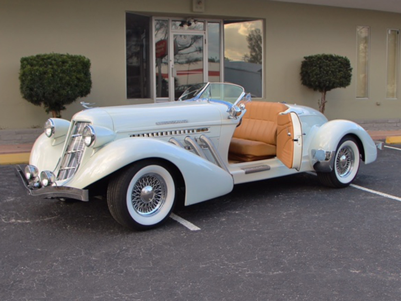 1st Image of a 2015 AUBURN SPEEDSTER