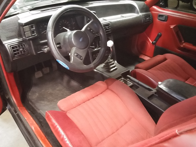 2nd Image of a 1988 FORD MUSTANG LX