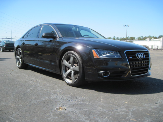 2nd Image of a 2014 AUDI S8 4.0T