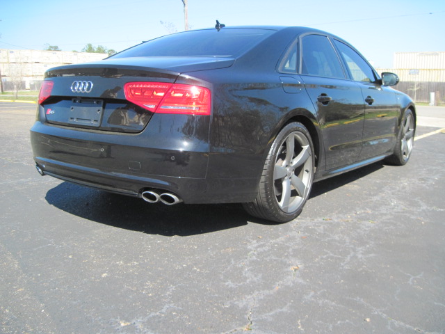 4th Image of a 2014 AUDI S8 4.0T