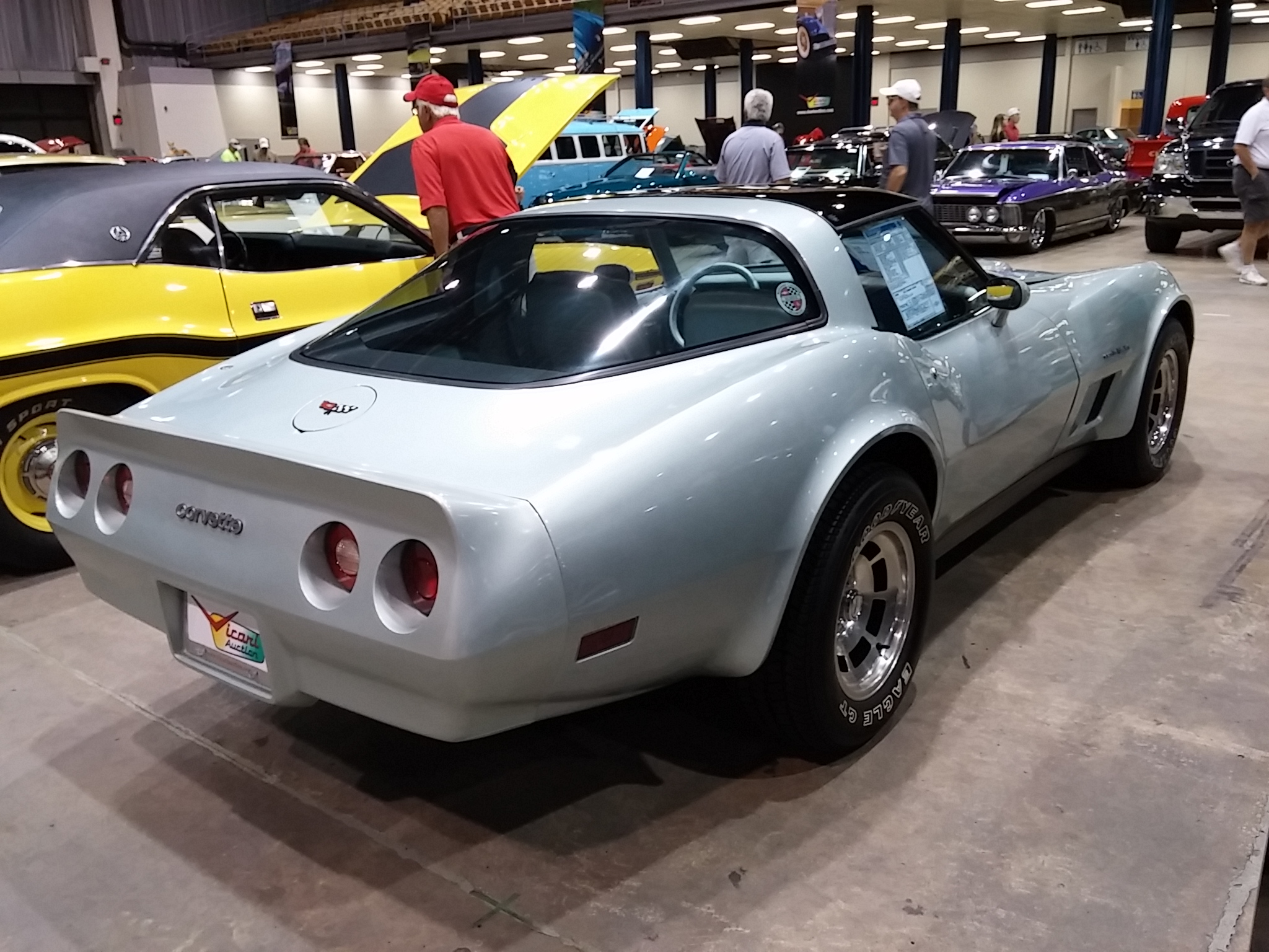 2nd Image of a 1982 CHEVROLET CORVETTE