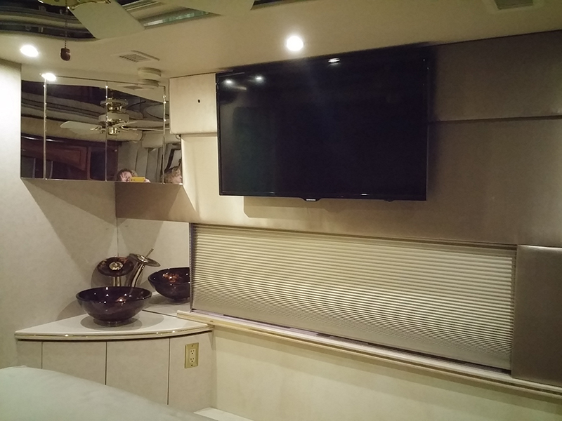 7th Image of a 1998 PREVOST FEATHERLIGHT H3-45
