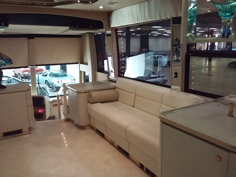 15th Image of a 1998 PREVOST FEATHERLIGHT H3-45