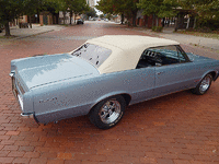 Image 10 of 17 of a 1964 PONTIAC GTO