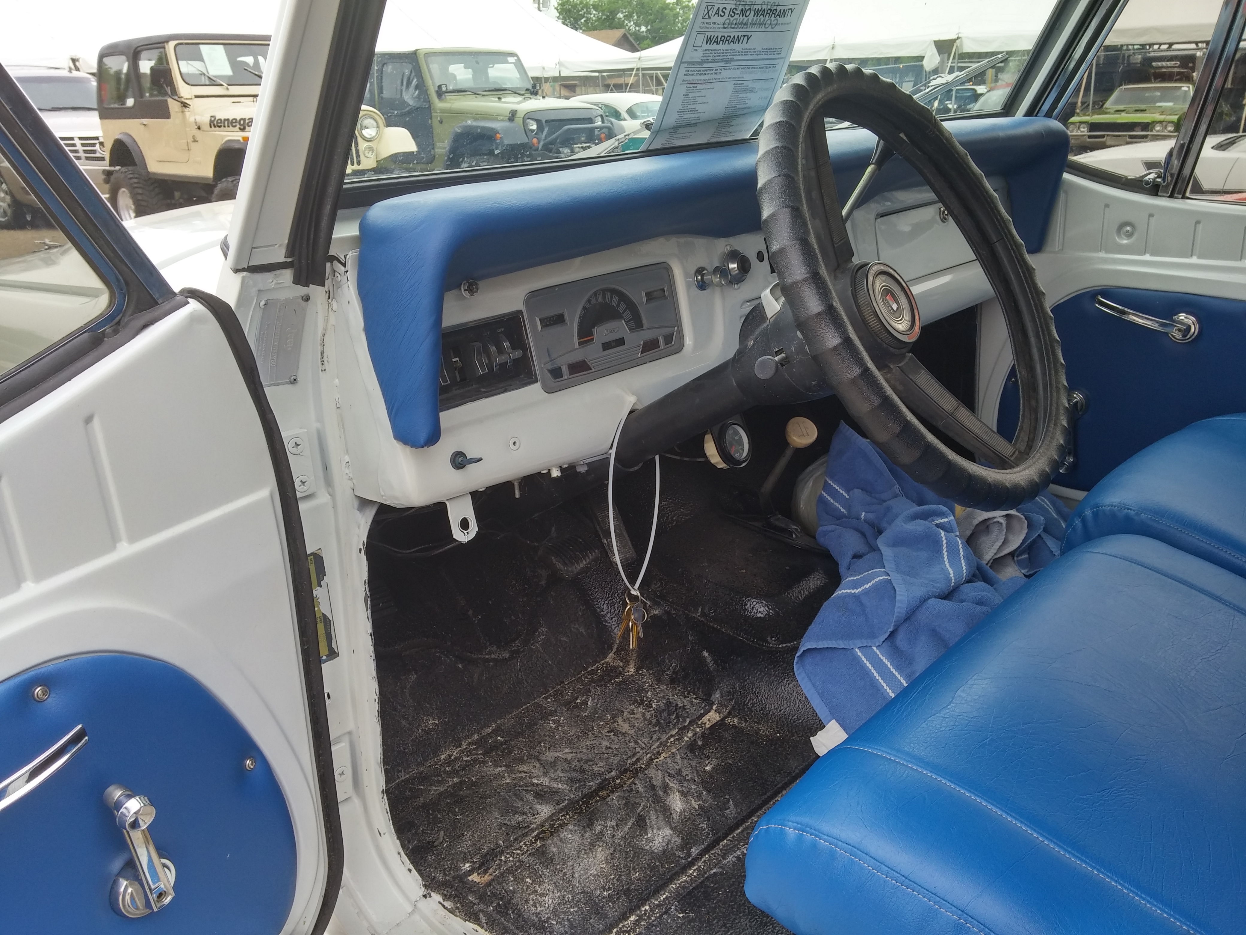 2nd Image of a 1972 JEEP COMMANDO