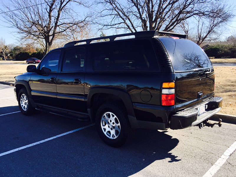 2nd Image of a 2004 CHEVROLET SUBURBAN