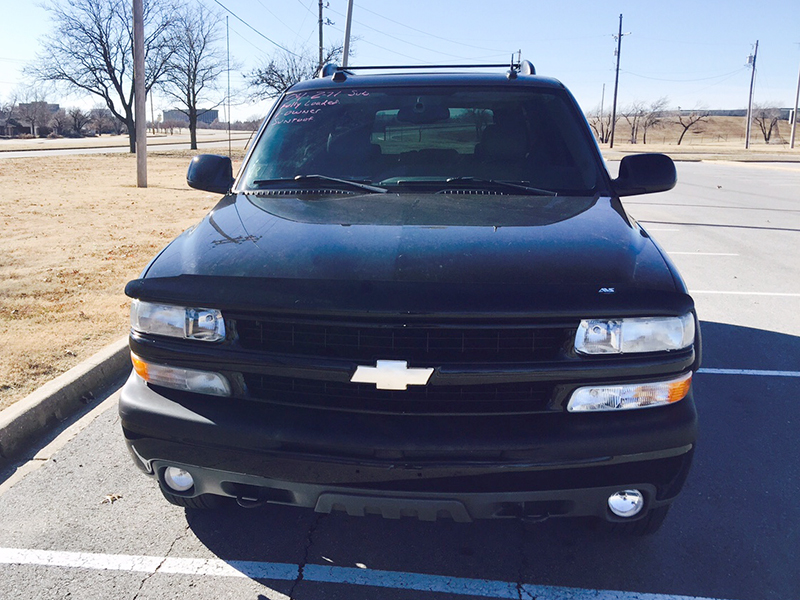 4th Image of a 2004 CHEVROLET SUBURBAN