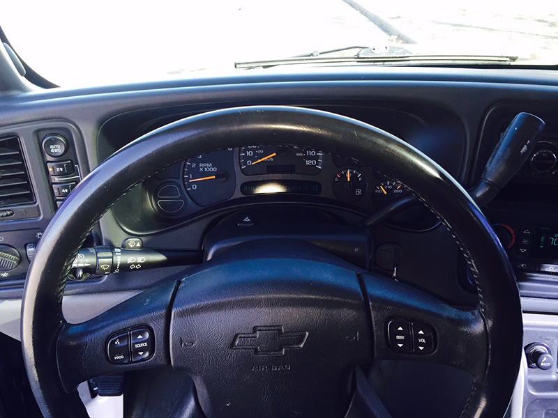 5th Image of a 2004 CHEVROLET SUBURBAN