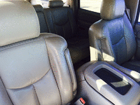 Image 10 of 13 of a 2004 CHEVROLET SUBURBAN