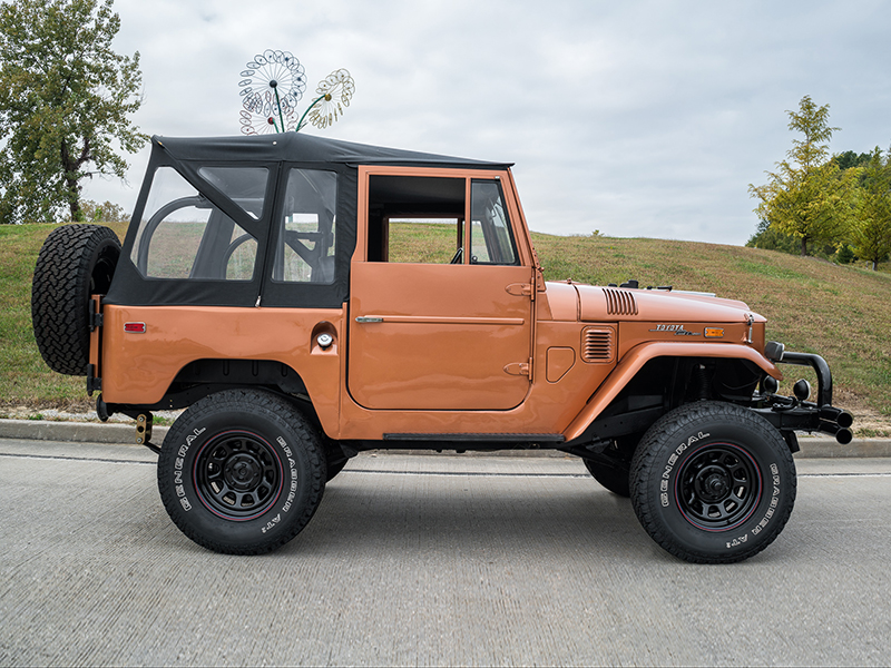 2nd Image of a 1971 TOYOTA LANDCRUISER