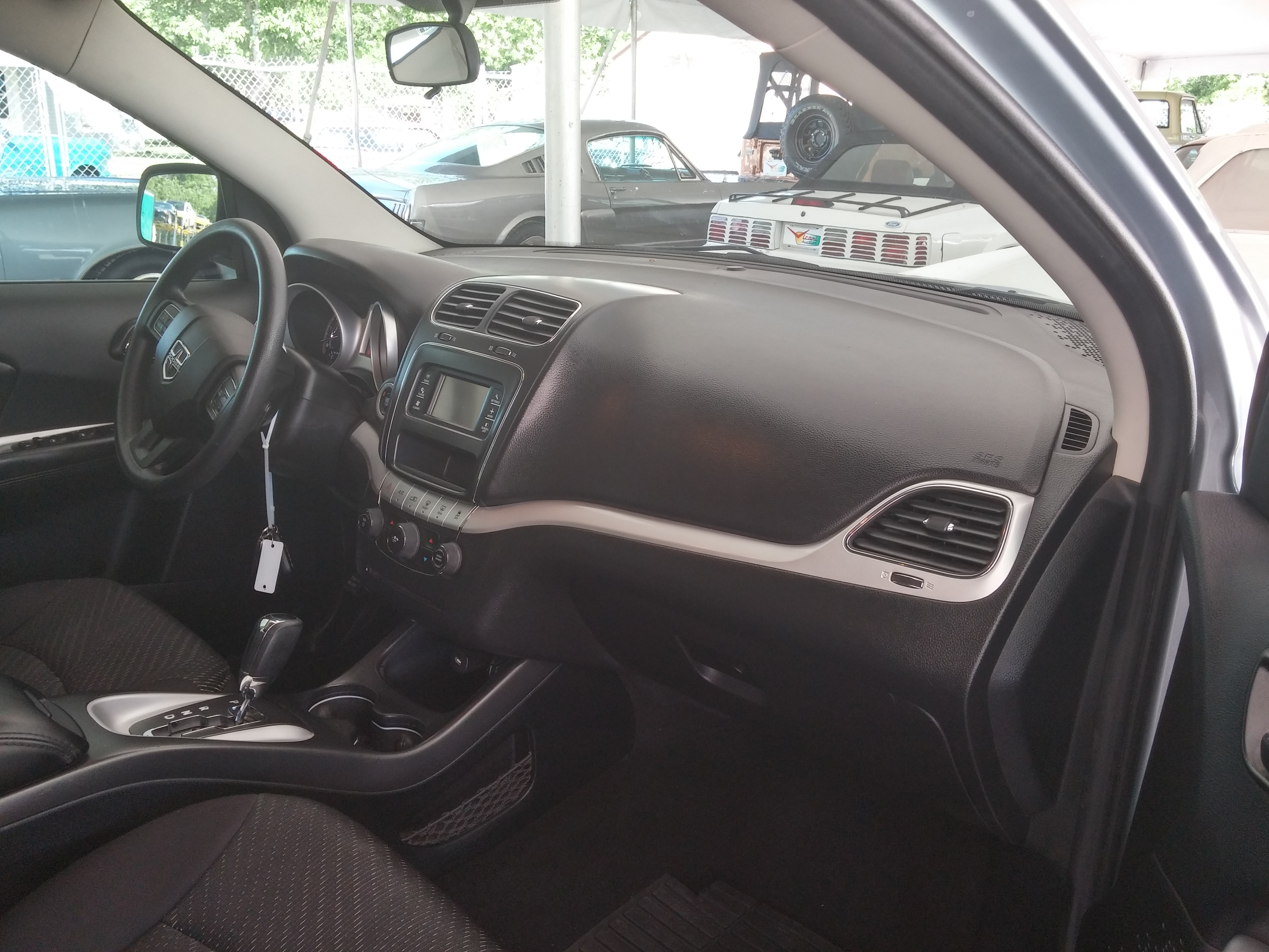 2nd Image of a 2013 DODGE JOURNEY