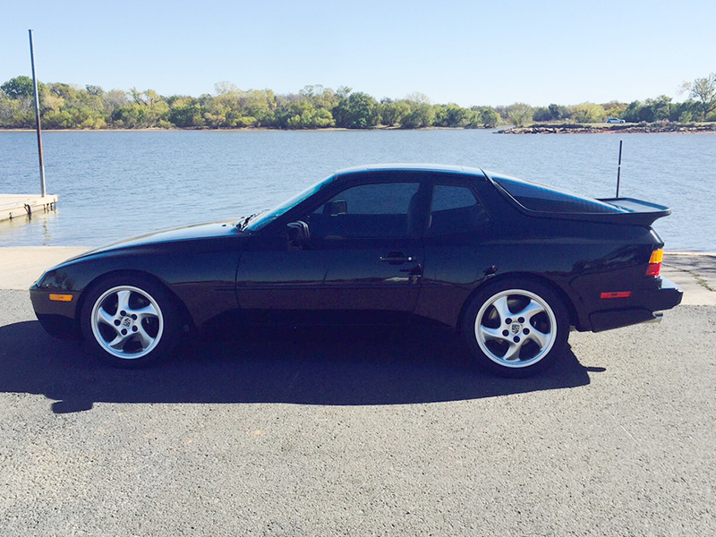 3rd Image of a 1988 PORSCHE 944 TURBO